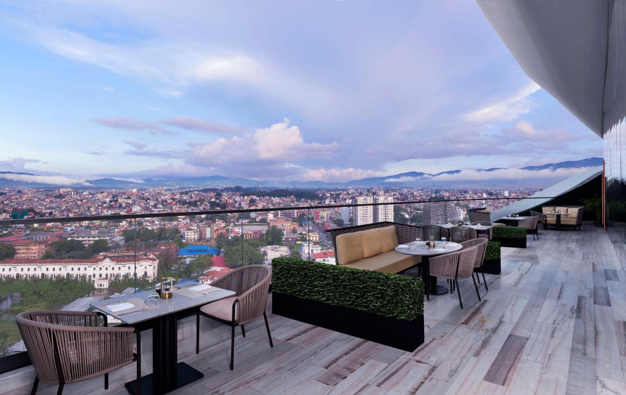 Отель Hilton Катманду Экстерьер фото